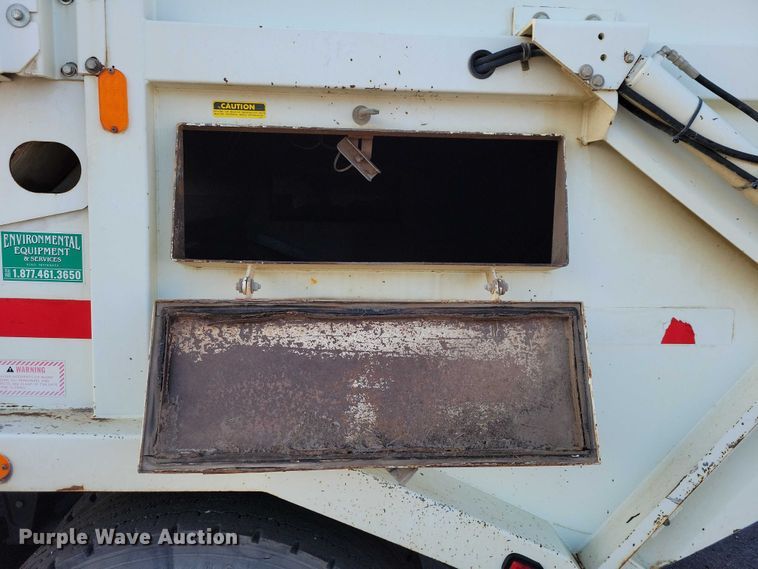 image for item DZ6494 2002 Freightliner FC70 street sweeper truck