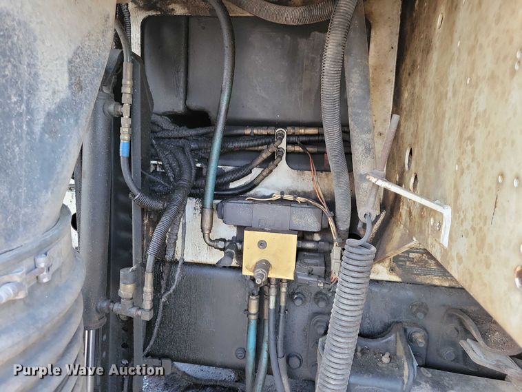 image for item DZ6494 2002 Freightliner FC70 street sweeper truck