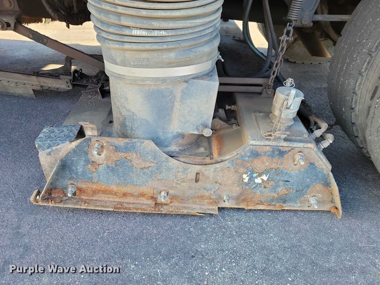 image for item DZ6494 2002 Freightliner FC70 street sweeper truck