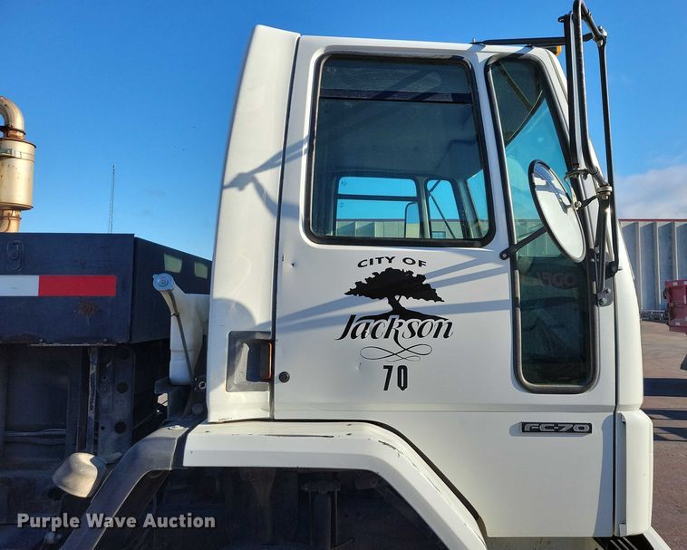 image for item DZ6494 2002 Freightliner FC70 street sweeper truck