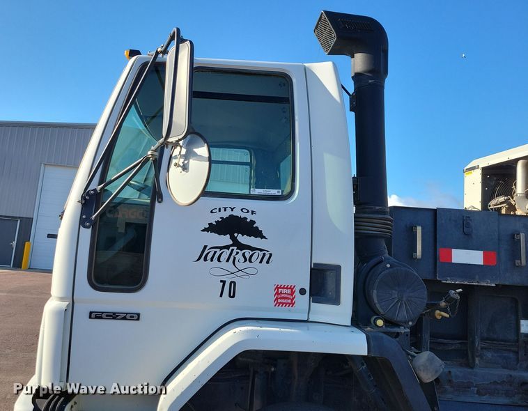 image for item DZ6494 2002 Freightliner FC70 street sweeper truck