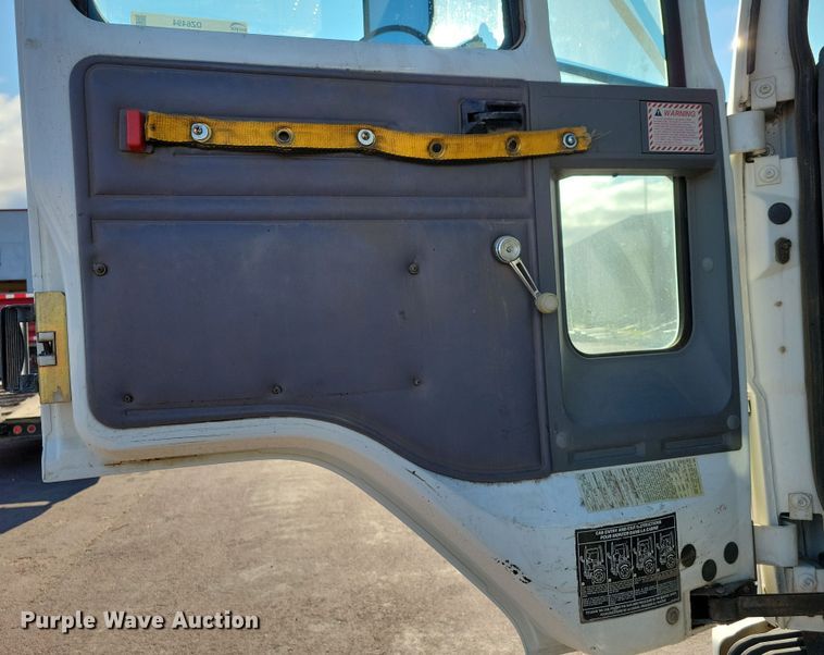 image for item DZ6494 2002 Freightliner FC70 street sweeper truck