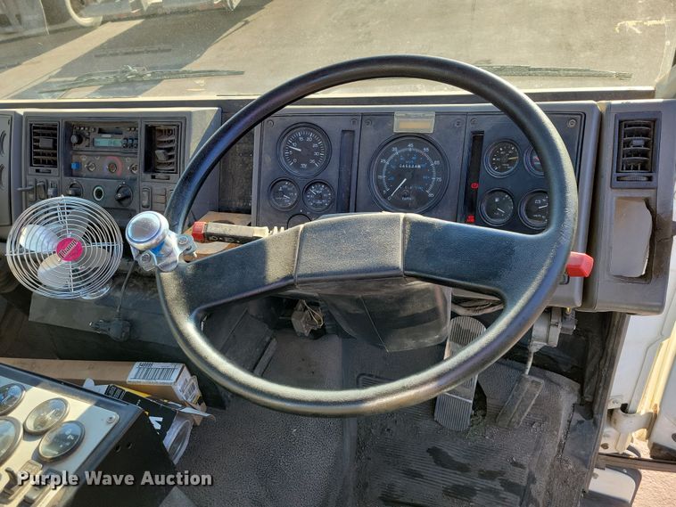 image for item DZ6494 2002 Freightliner FC70 street sweeper truck