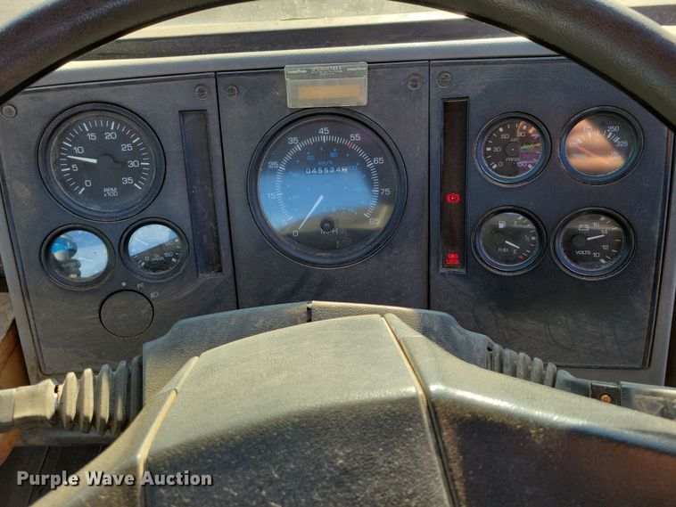 image for item DZ6494 2002 Freightliner FC70 street sweeper truck