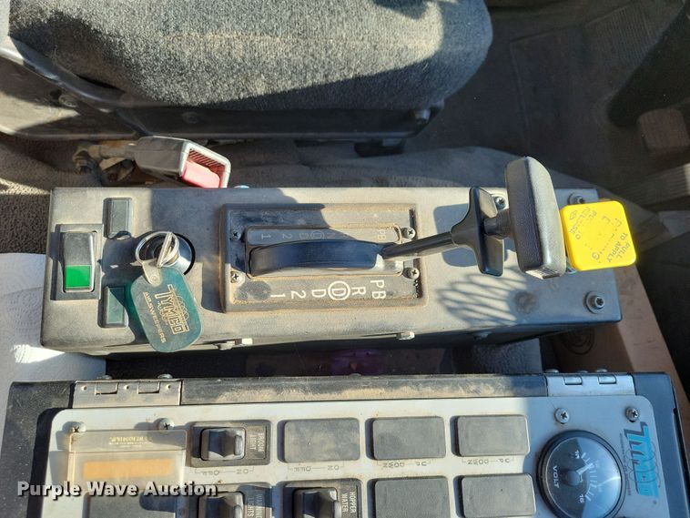 image for item DZ6494 2002 Freightliner FC70 street sweeper truck