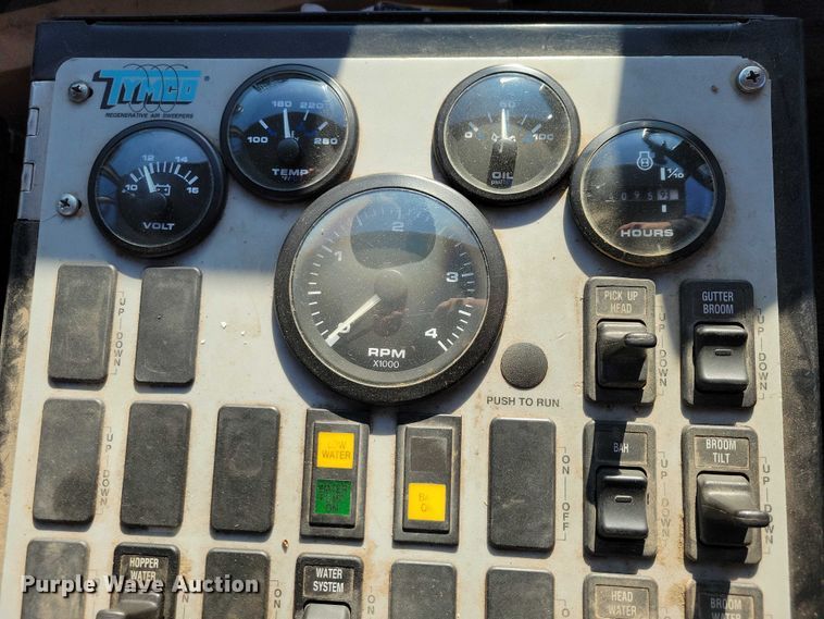 image for item DZ6494 2002 Freightliner FC70 street sweeper truck