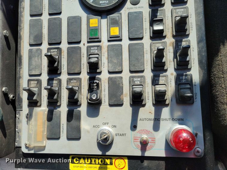 image for item DZ6494 2002 Freightliner FC70 street sweeper truck