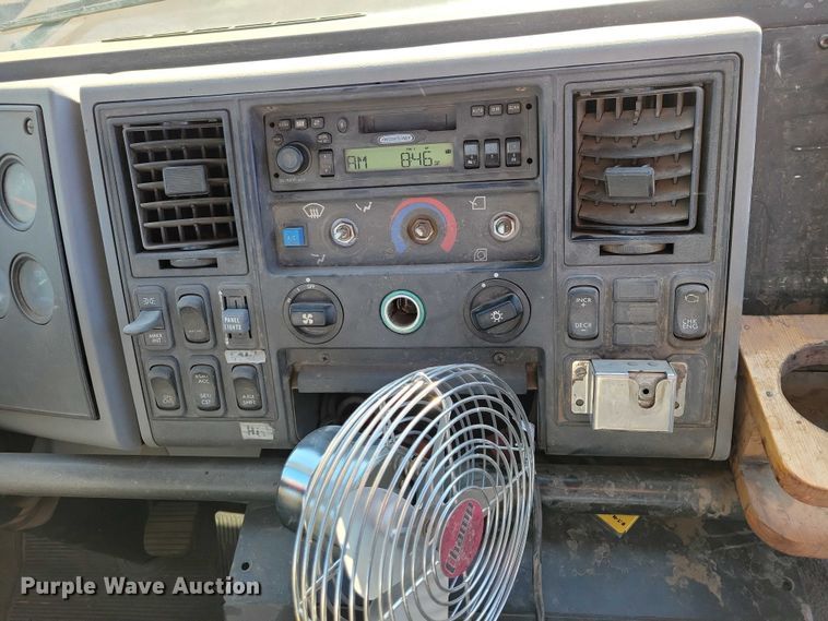 image for item DZ6494 2002 Freightliner FC70 street sweeper truck