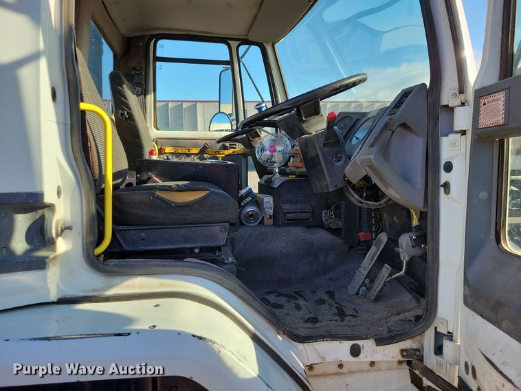 image for item DZ6494 2002 Freightliner FC70 street sweeper truck