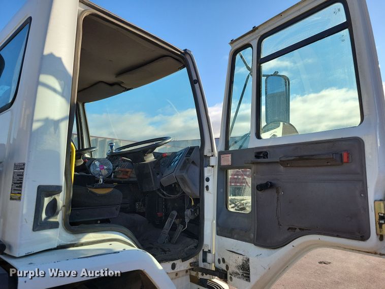 image for item DZ6494 2002 Freightliner FC70 street sweeper truck