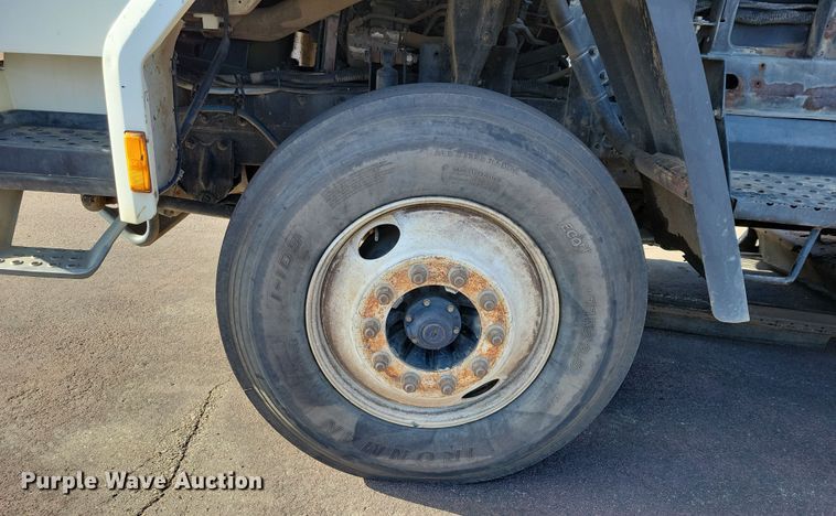 image for item DZ6494 2002 Freightliner FC70 street sweeper truck