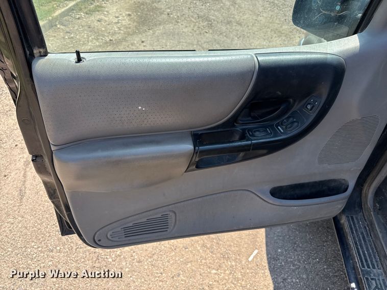 image for item DZ8968 1999 Ford Ranger SuperCab pickup truck