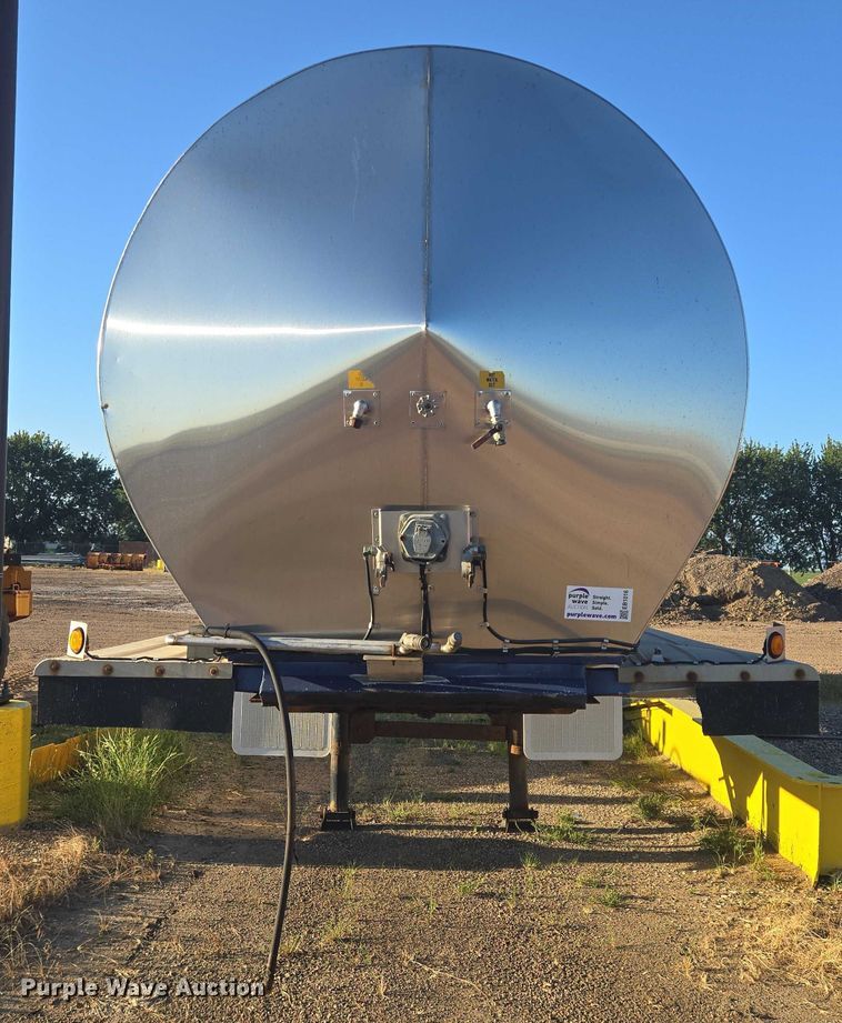 image for item EB1016 1995 Stainless Tank and Equipment tank trailer