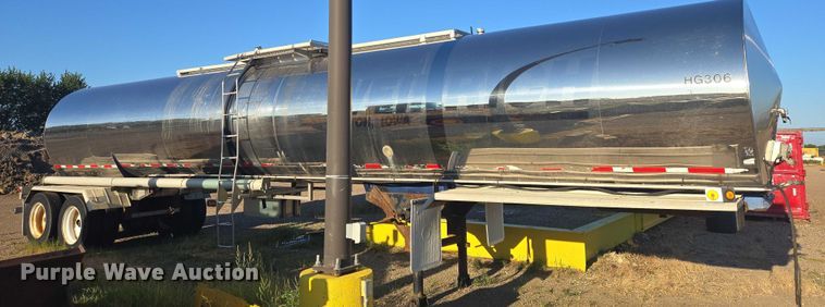 image for item EB1016 1995 Stainless Tank and Equipment tank trailer