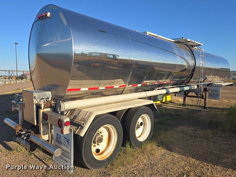 image for item EB1016 1995 Stainless Tank and Equipment tank trailer