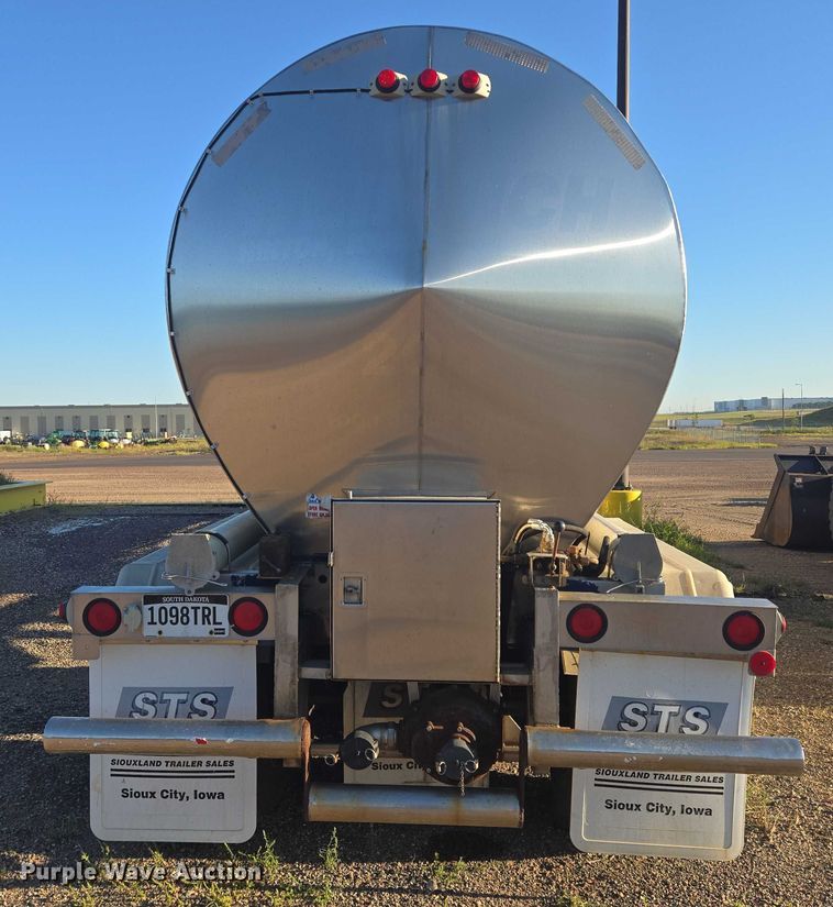 image for item EB1016 1995 Stainless Tank and Equipment tank trailer