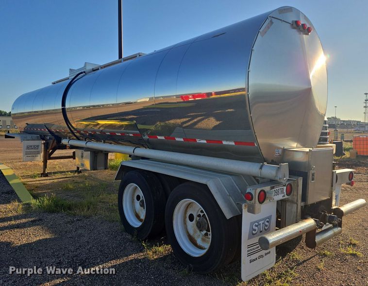 image for item EB1016 1995 Stainless Tank and Equipment tank trailer