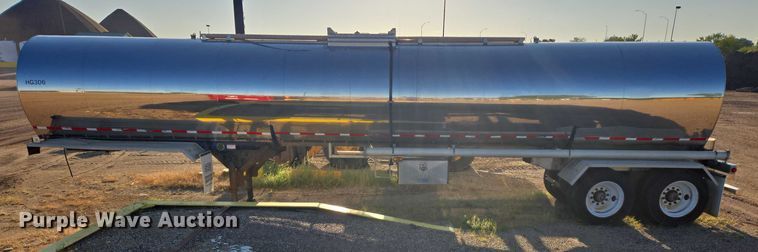 image for item EB1016 1995 Stainless Tank and Equipment tank trailer