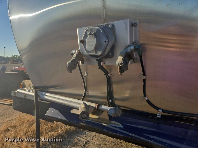 image for item EB1016 1995 Stainless Tank and Equipment tank trailer