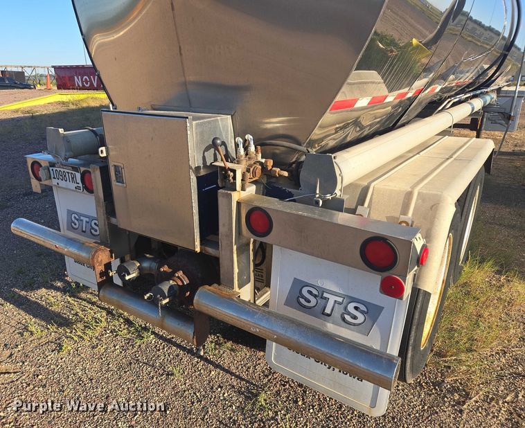 image for item EB1016 1995 Stainless Tank and Equipment tank trailer