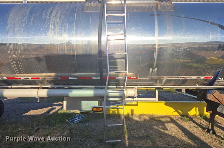 image for item EB1016 1995 Stainless Tank and Equipment tank trailer