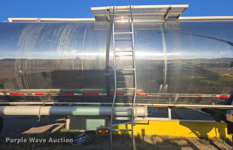 image for item EB1016 1995 Stainless Tank and Equipment tank trailer