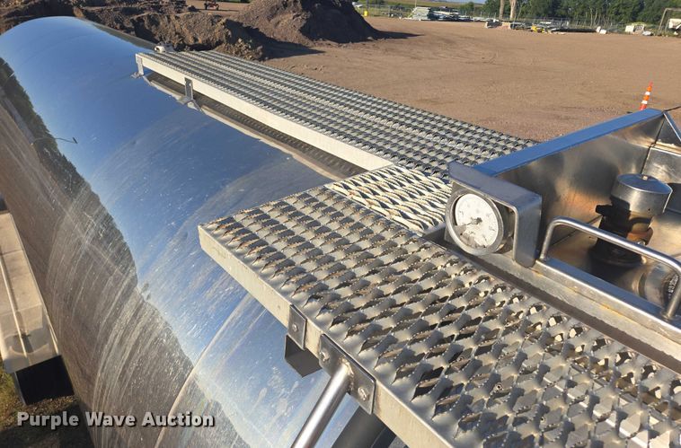 image for item EB1016 1995 Stainless Tank and Equipment tank trailer