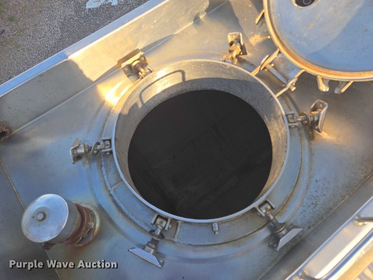 image for item EB1016 1995 Stainless Tank and Equipment tank trailer