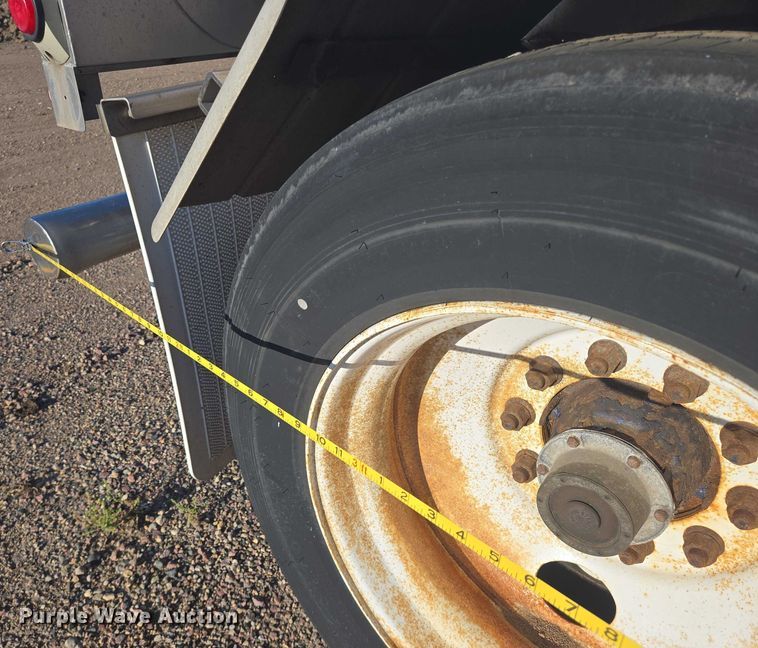 image for item EB1016 1995 Stainless Tank and Equipment tank trailer