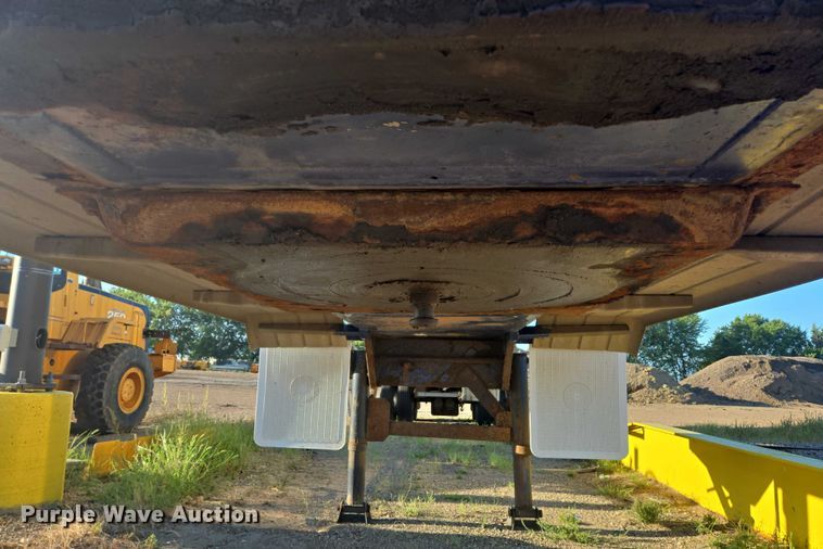 image for item EB1016 1995 Stainless Tank and Equipment tank trailer