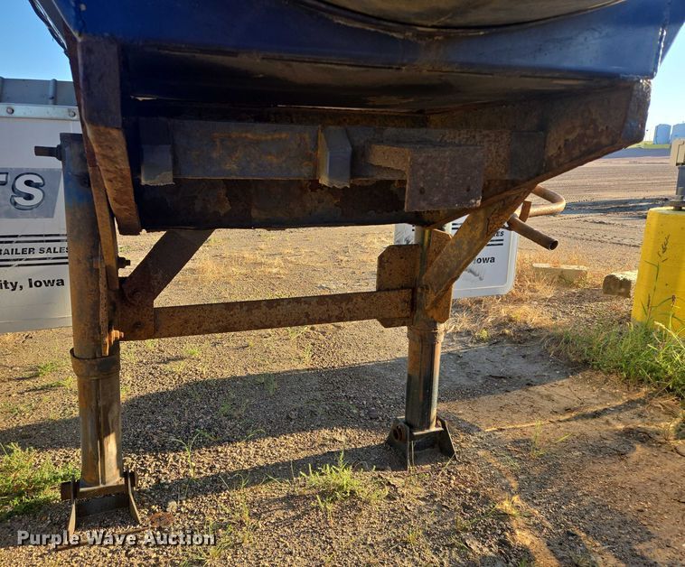image for item EB1016 1995 Stainless Tank and Equipment tank trailer