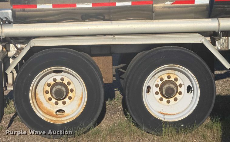 image for item EB1016 1995 Stainless Tank and Equipment tank trailer