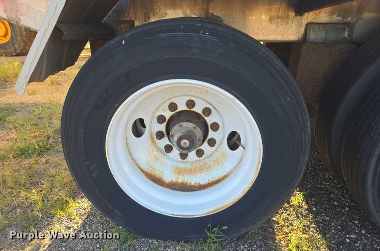 image for item EB1016 1995 Stainless Tank and Equipment tank trailer