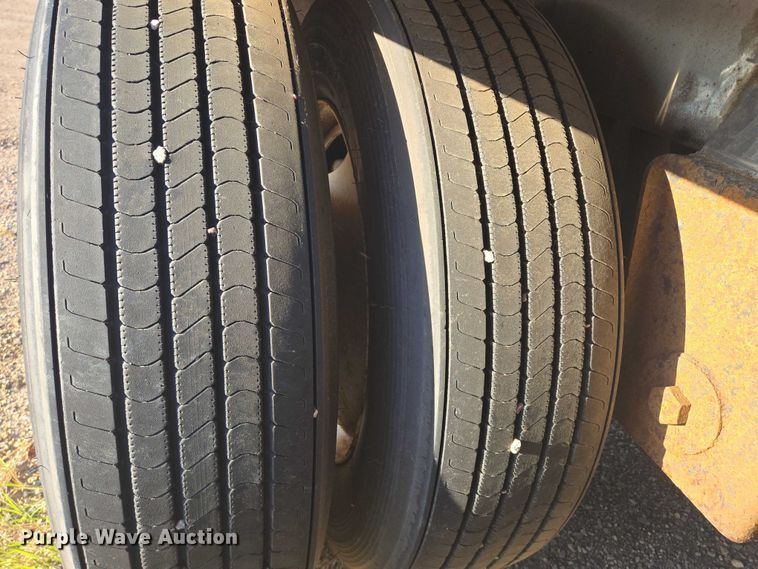 image for item EB1016 1995 Stainless Tank and Equipment tank trailer