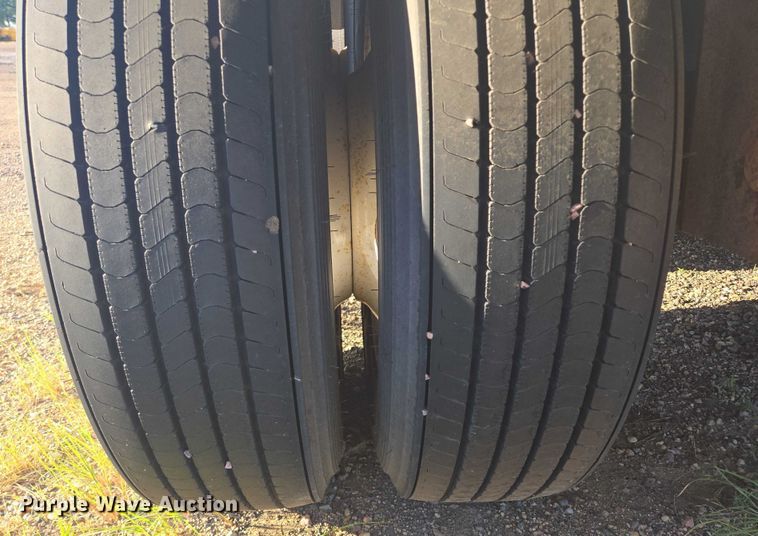 image for item EB1016 1995 Stainless Tank and Equipment tank trailer