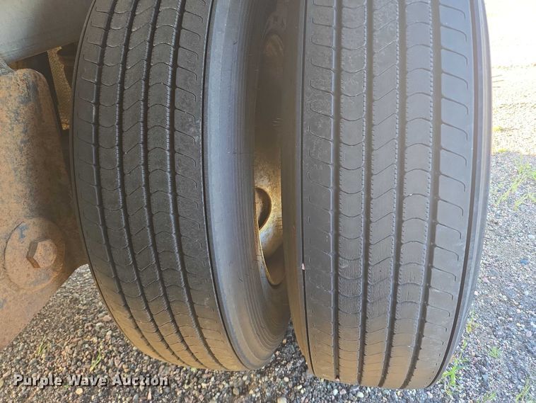 image for item EB1016 1995 Stainless Tank and Equipment tank trailer