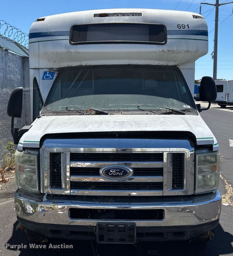 image for item EC1094 2009 Starcraft Ford E450 Super Duty shuttle bus