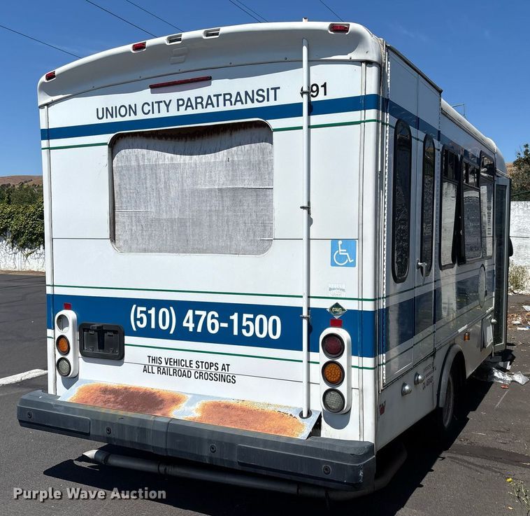 image for item EC1094 2009 Starcraft Ford E450 Super Duty shuttle bus