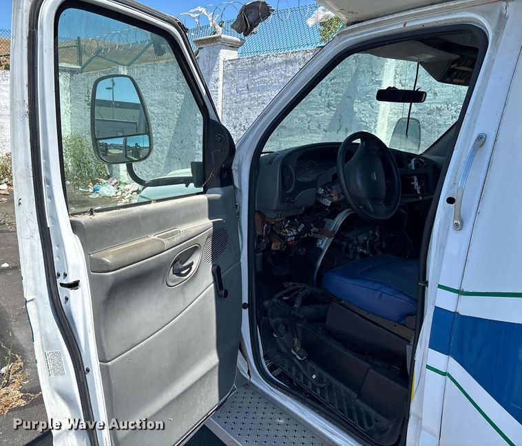 image for item EC1094 2009 Starcraft Ford E450 Super Duty shuttle bus