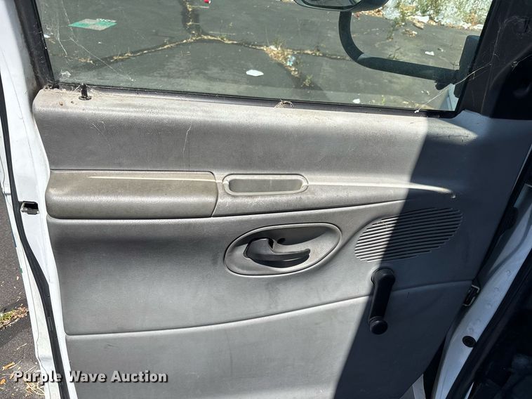 image for item EC1094 2009 Starcraft Ford E450 Super Duty shuttle bus