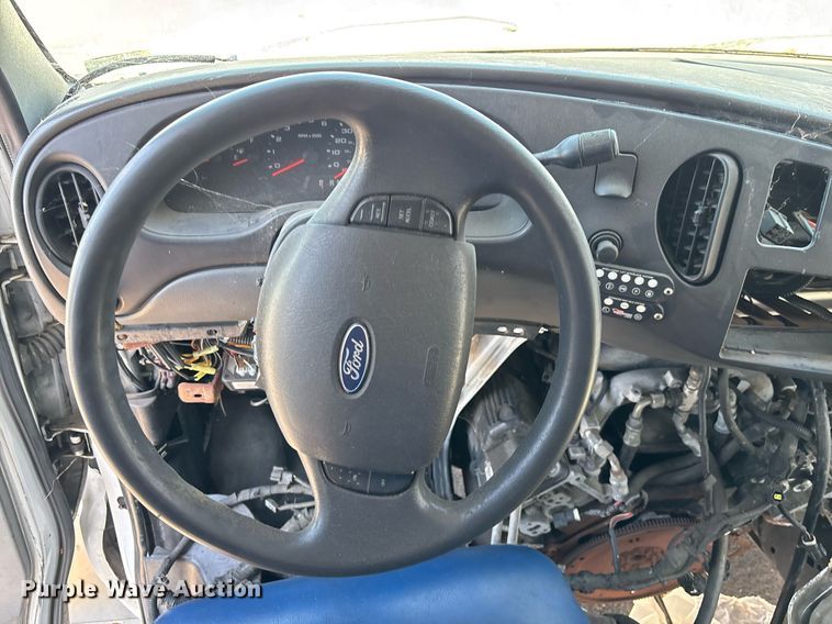 image for item EC1094 2009 Starcraft Ford E450 Super Duty shuttle bus