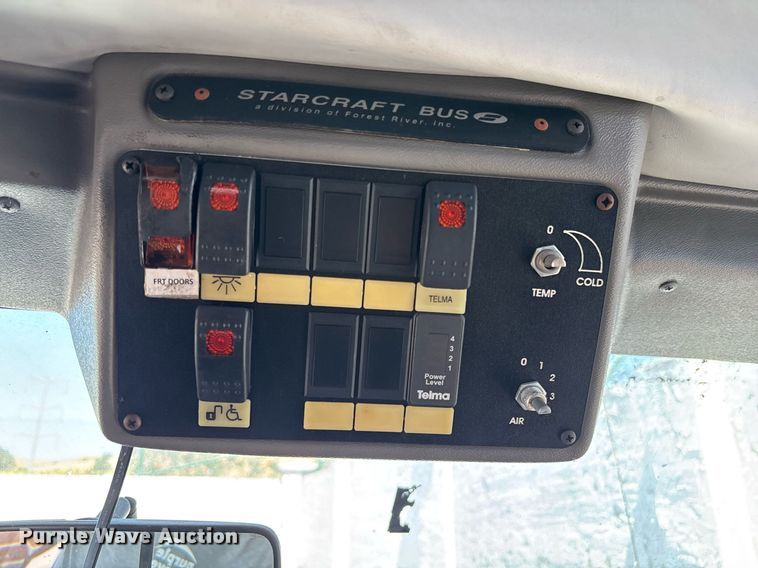 image for item EC1094 2009 Starcraft Ford E450 Super Duty shuttle bus