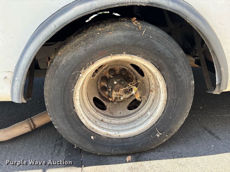 image for item EC1094 2009 Starcraft Ford E450 Super Duty shuttle bus