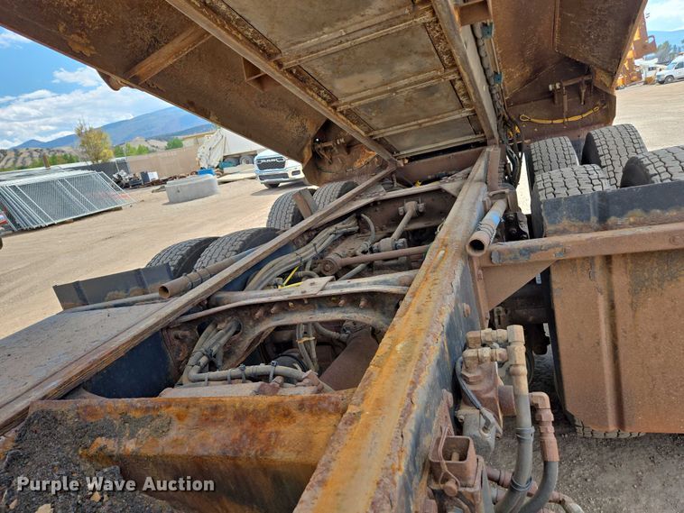 image for item EC1167 2009 International SF625 dump truck