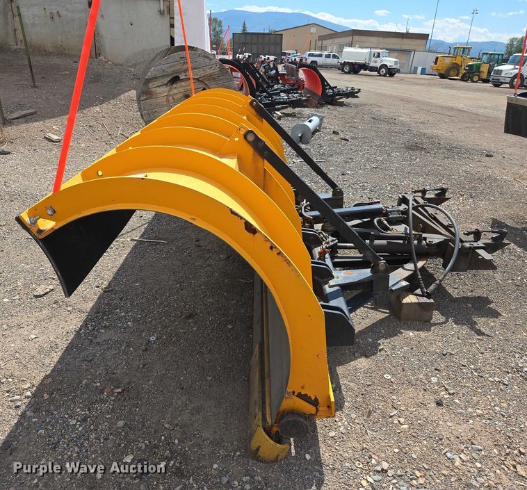 image for item EC1167 2009 International SF625 dump truck