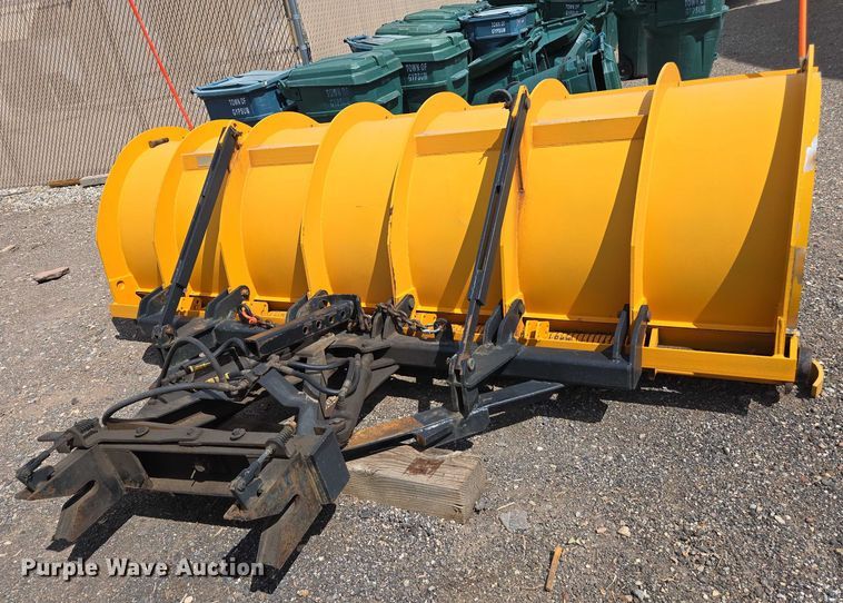 image for item EC1167 2009 International SF625 dump truck