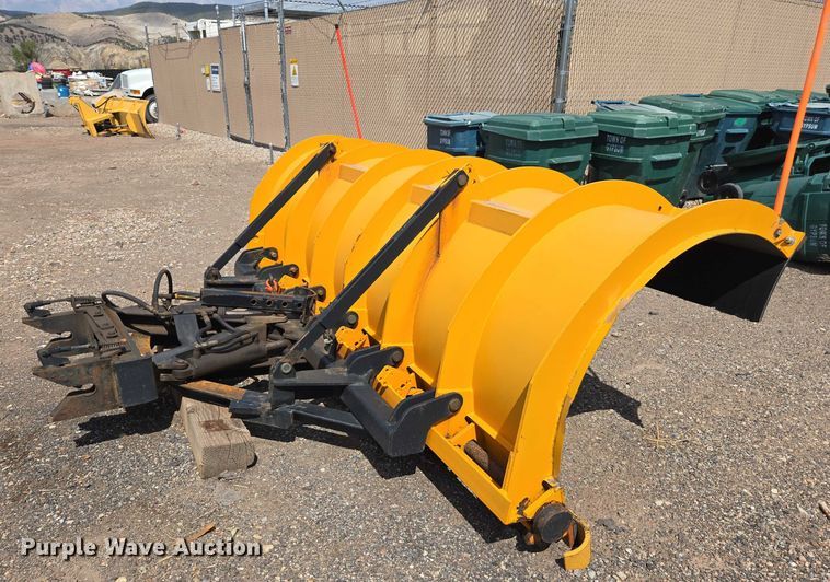 image for item EC1167 2009 International SF625 dump truck