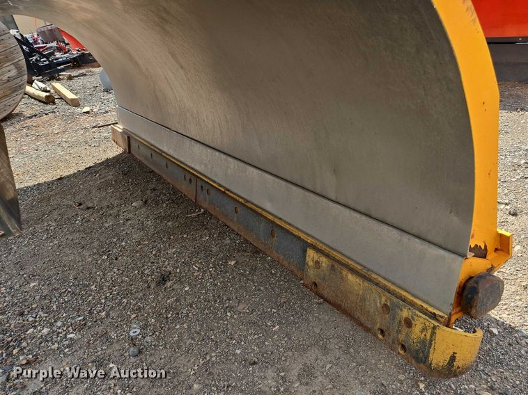 image for item EC1167 2009 International SF625 dump truck