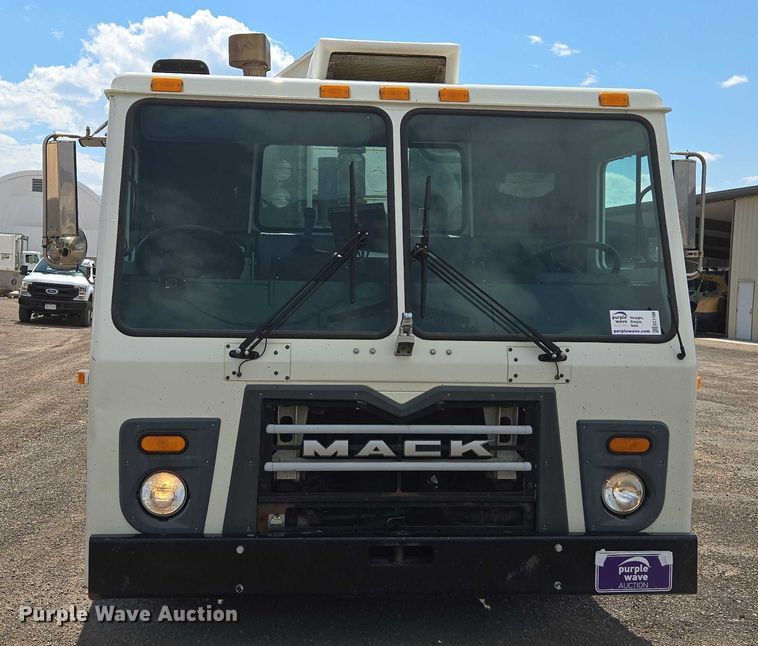 image for item EC1168 2014 Mack Leu refuse truck