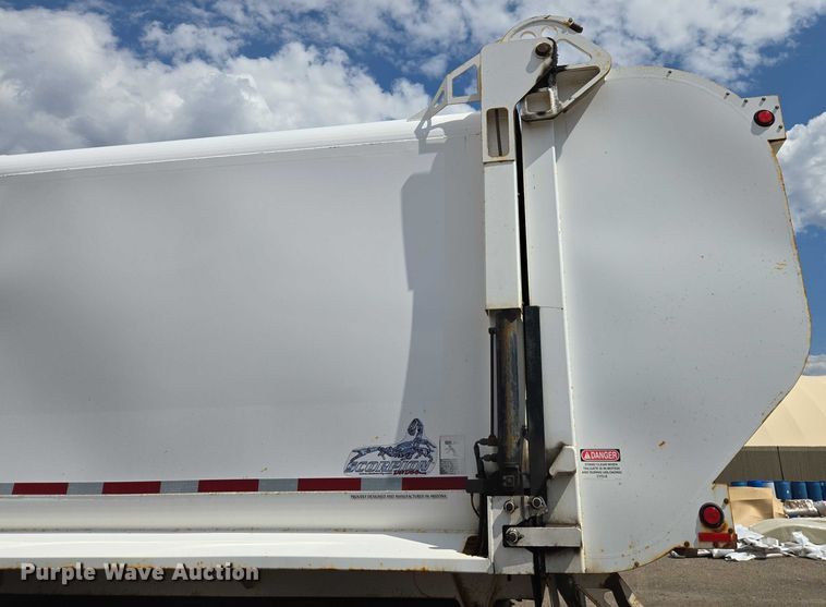 image for item EC1168 2014 Mack Leu refuse truck